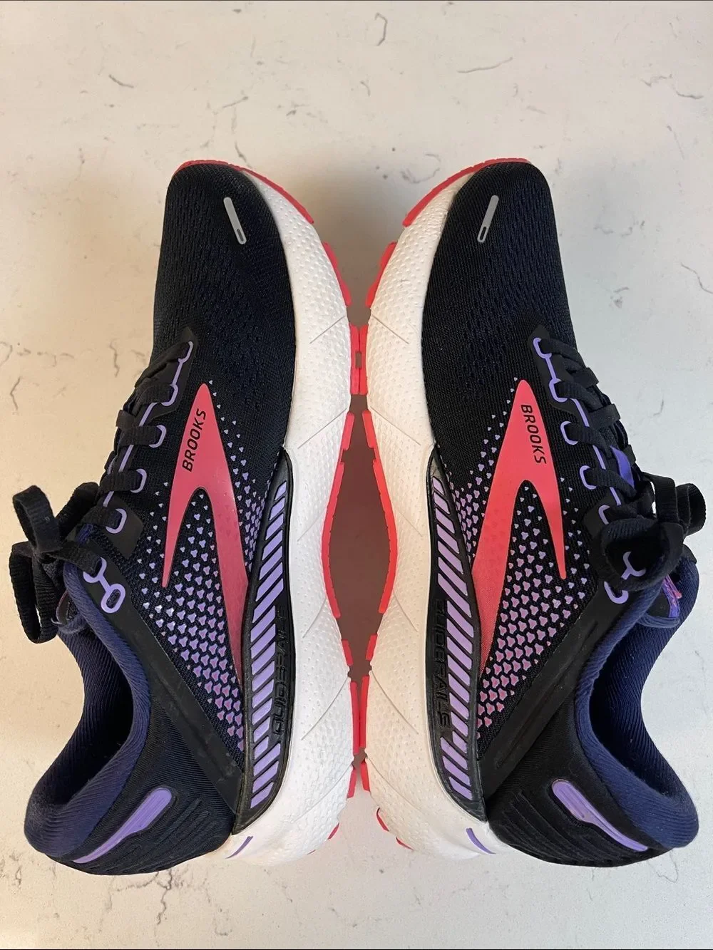 WOMEN’S BROOKS ADRENALINE 22 BLACK/CORAL - ATHLETIC RUNNING SHOES Size 9 B